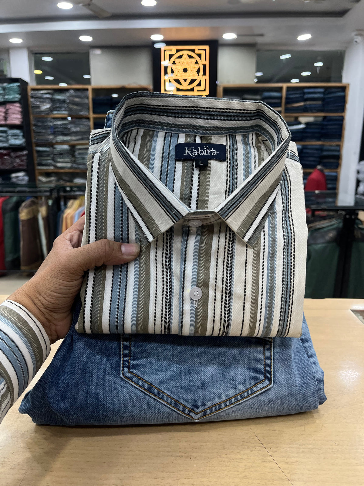 Kabira Lining Shirt With Jeans Combo