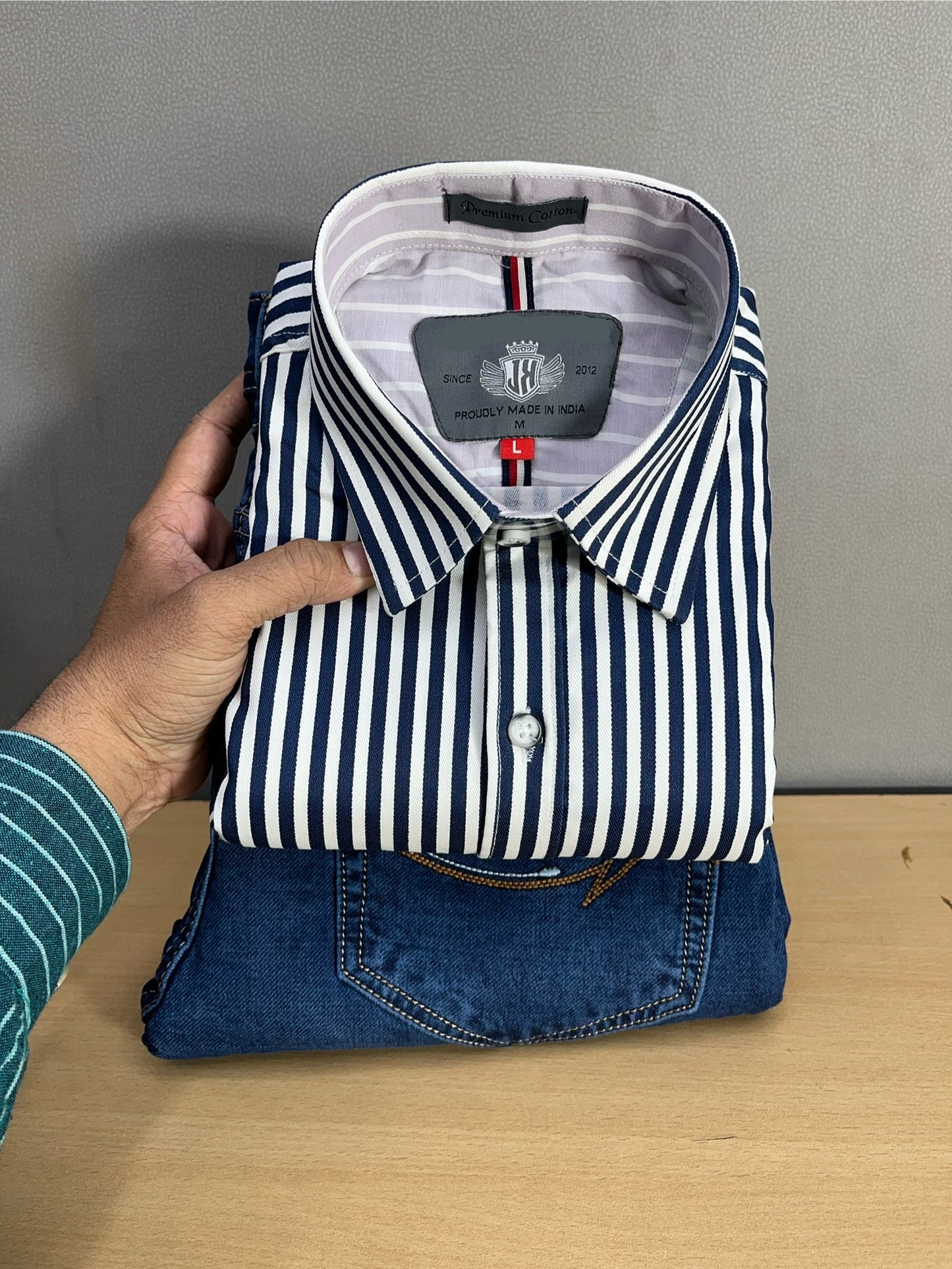 Lining Shirt With Jeans Combo