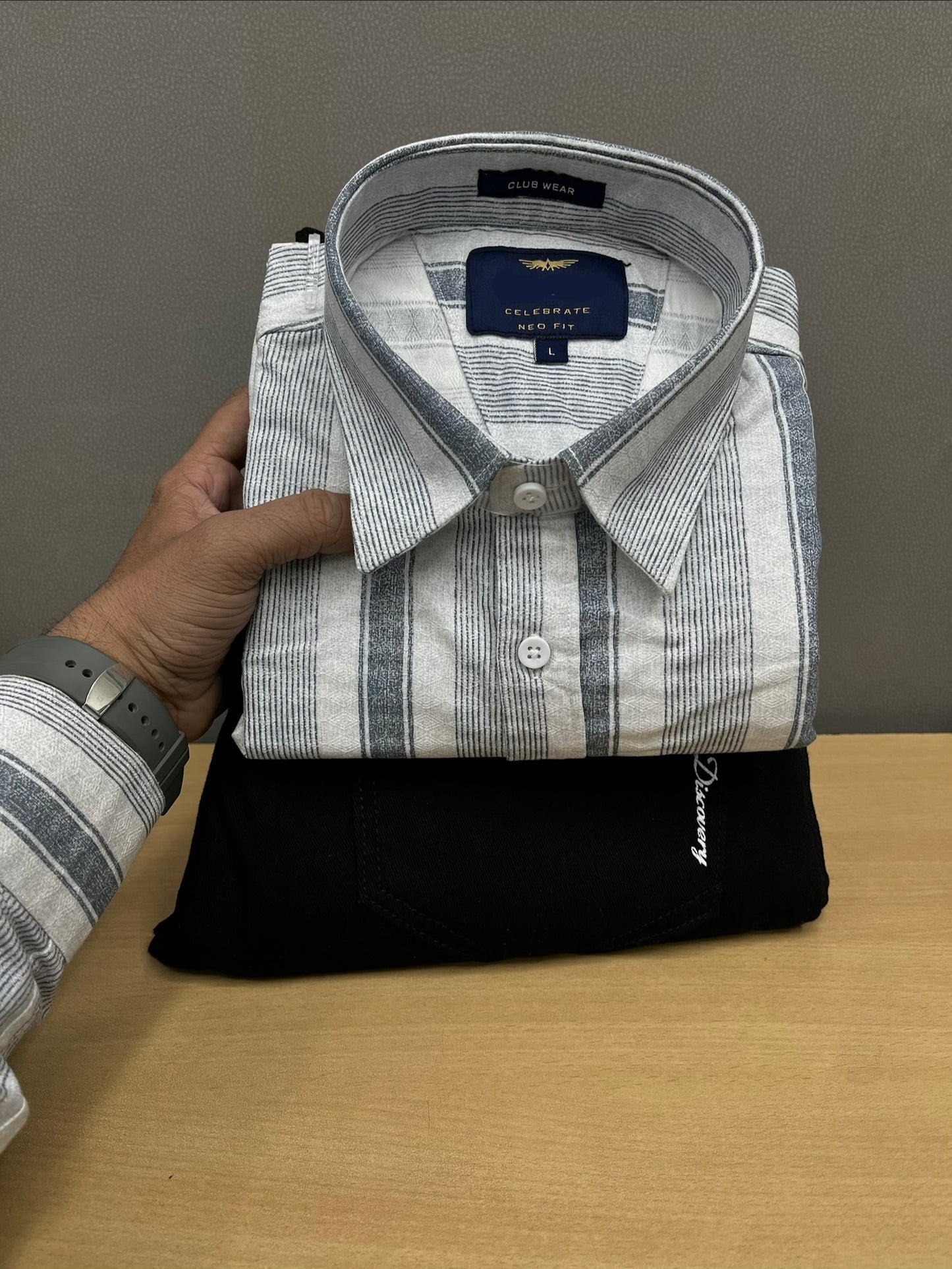 Lining Shirt With Jeans Combo